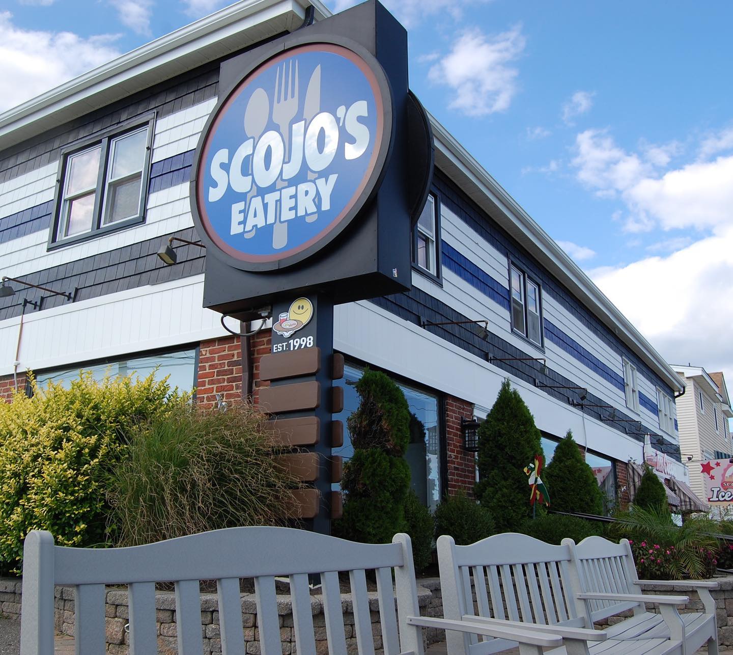 LED Backlit Pylon sign for Scojo's Eatery